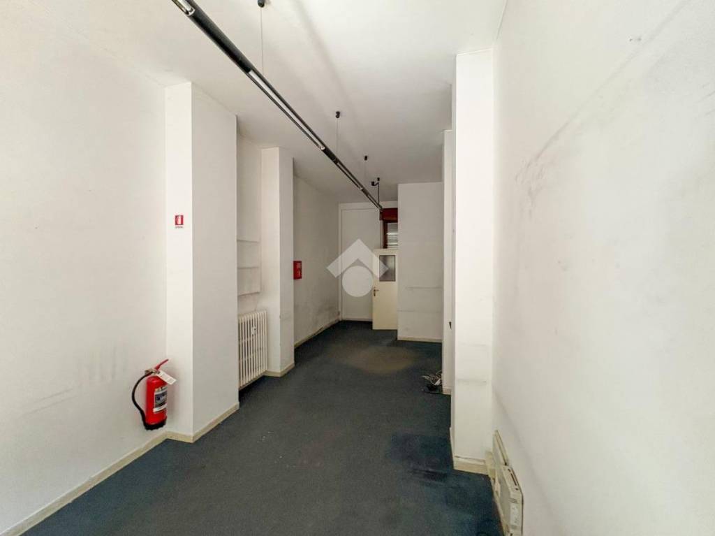 negozio in affitto a Lecco in zona Viale Turati