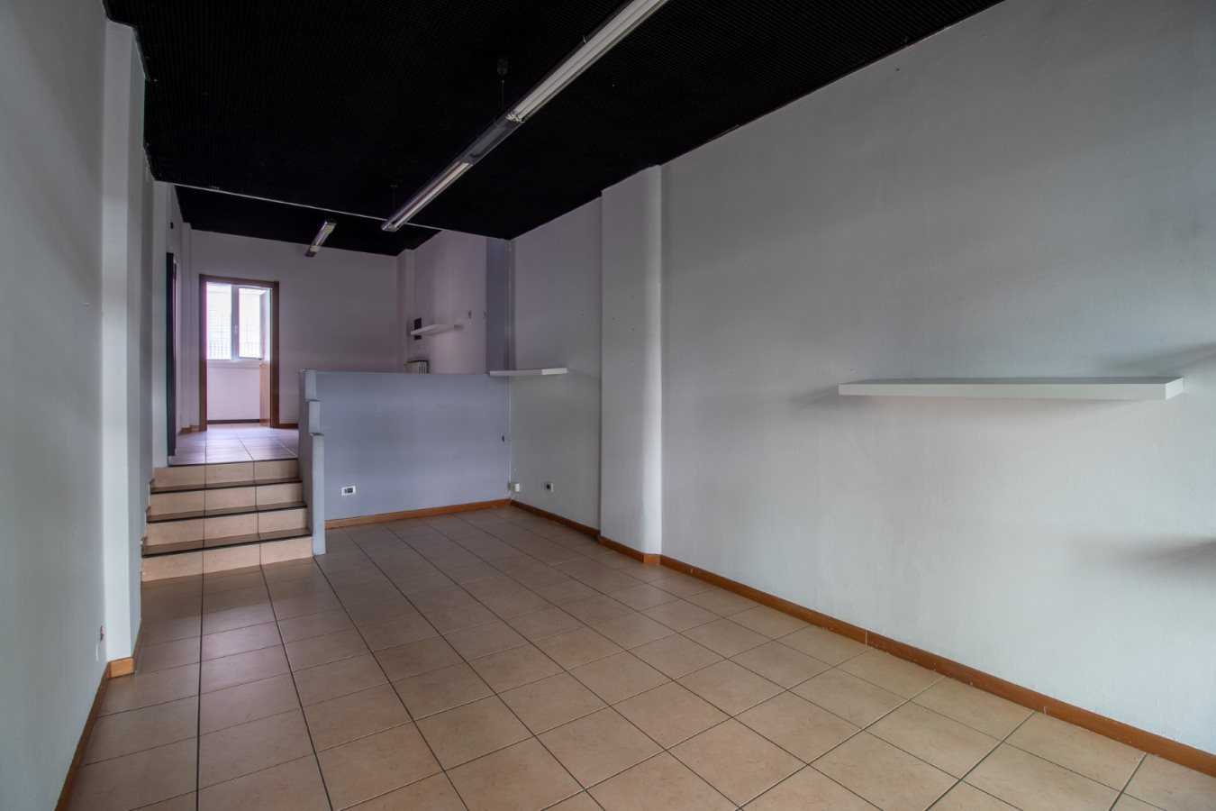 locale commerciale in affitto a Lecco in zona Viale Turati