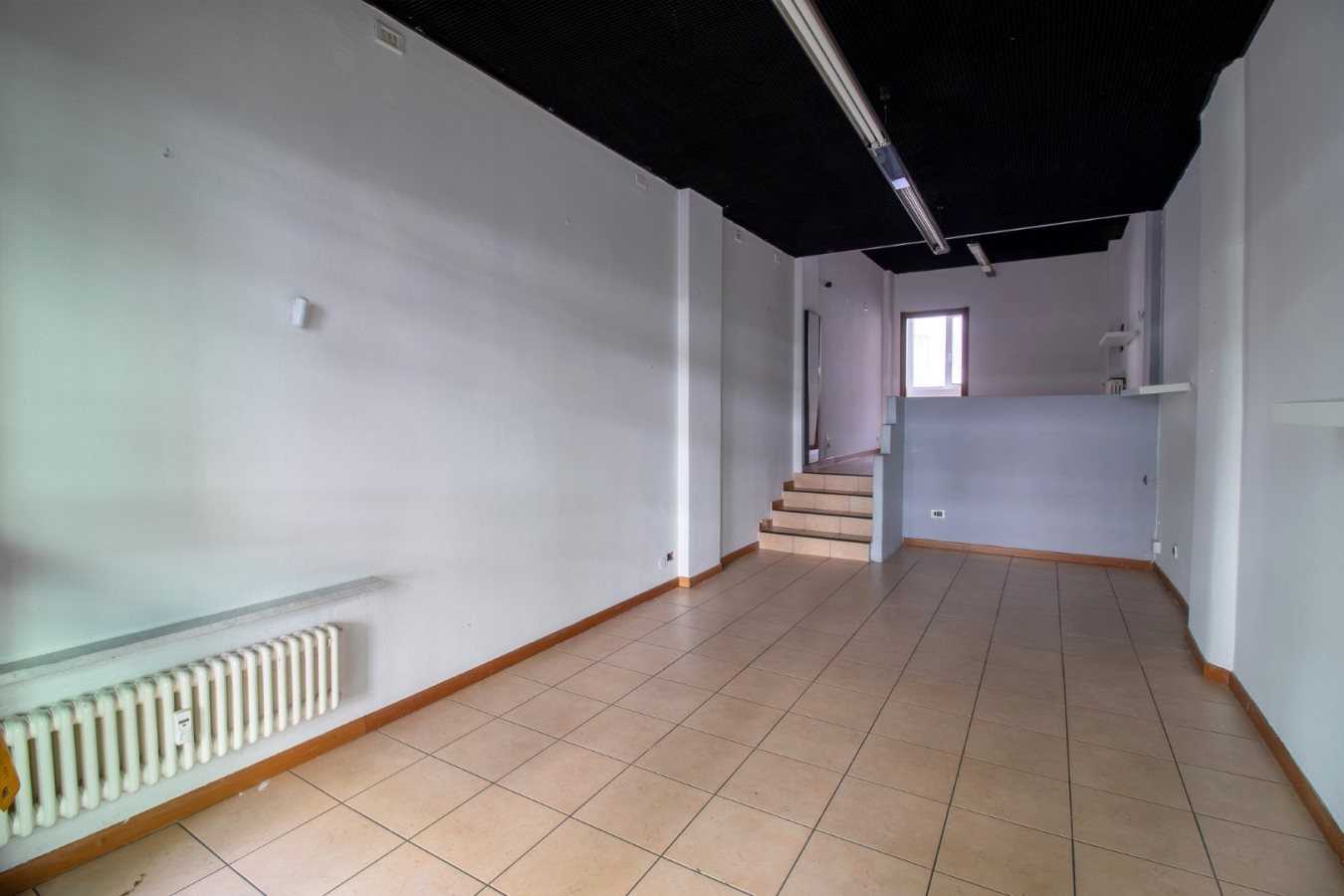 locale commerciale in affitto a Lecco in zona Viale Turati