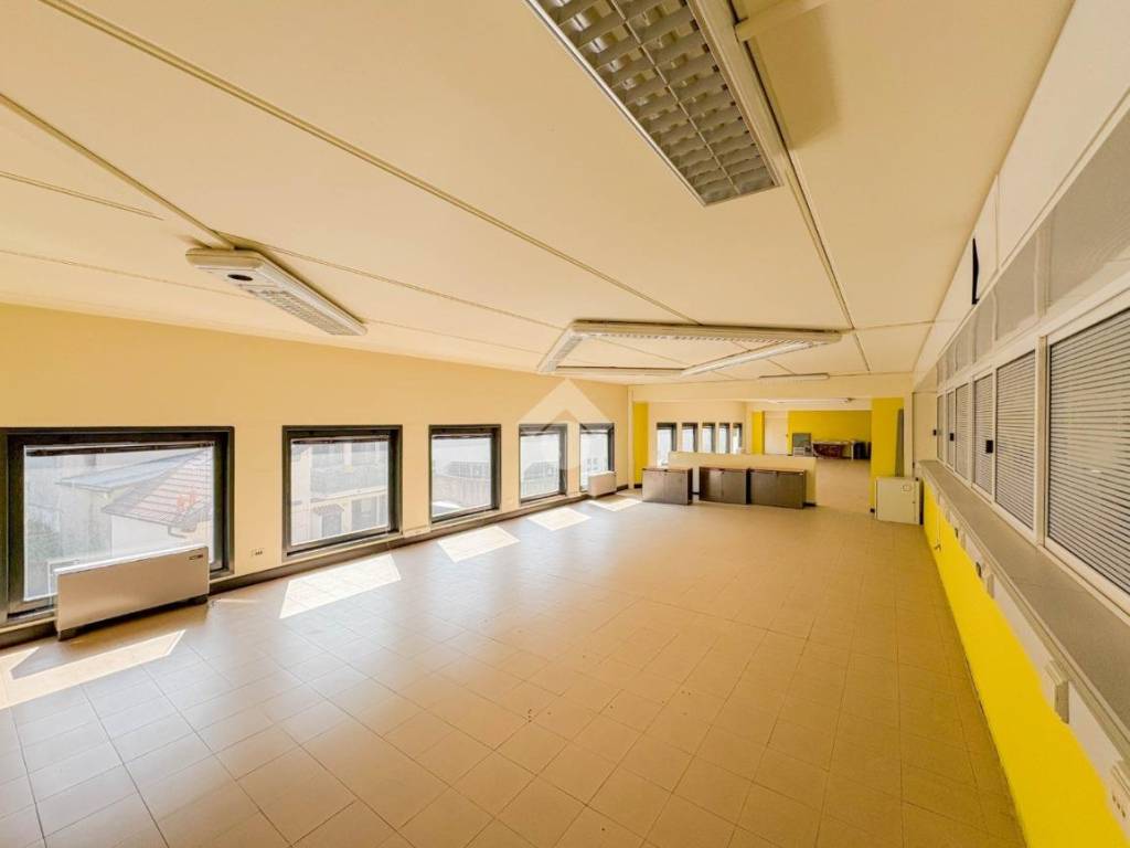 ufficio in affitto a Lecco in zona Pescarenico