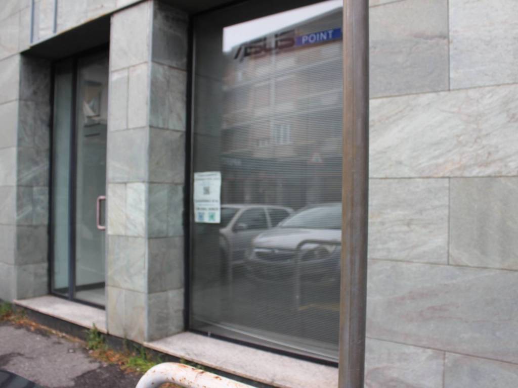 negozio in affitto a Lecco in zona Chiuso