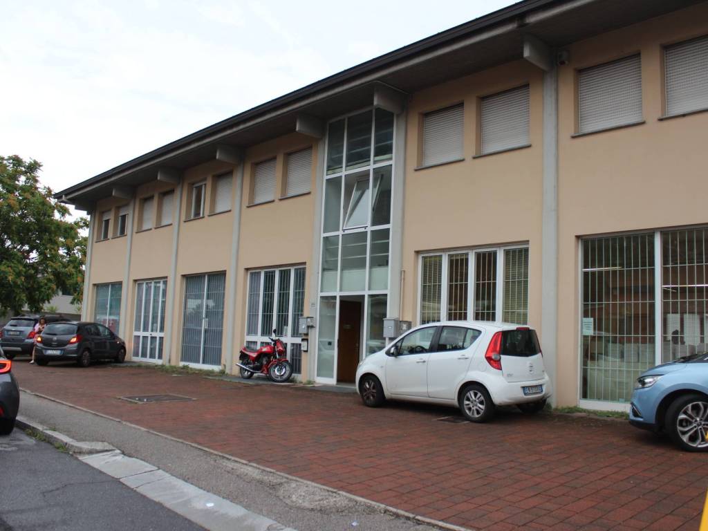 ufficio in affitto a Lecco in zona Chiuso