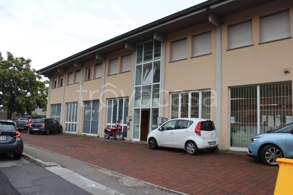 ufficio in affitto a Lecco in zona Maggianico