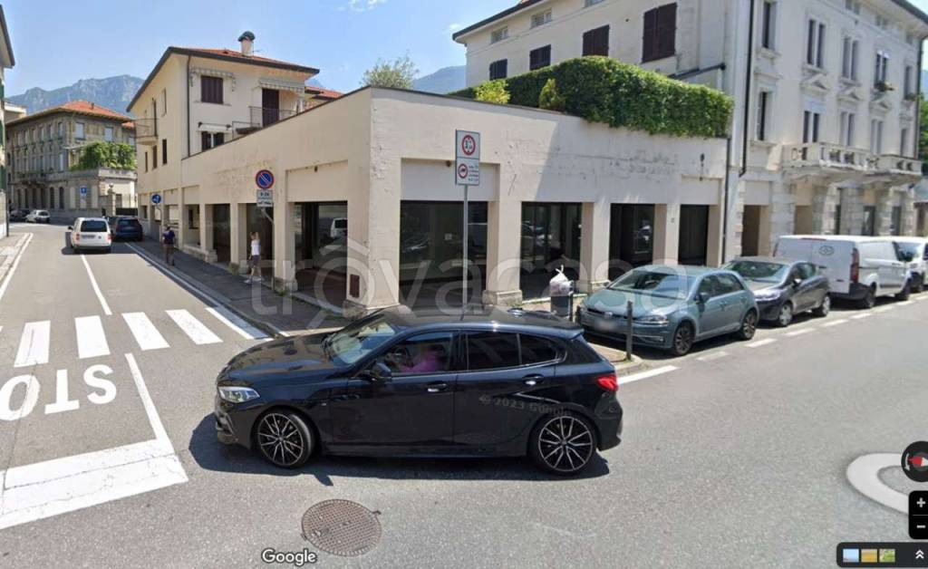 negozio in affitto a Lecco in zona Pescarenico