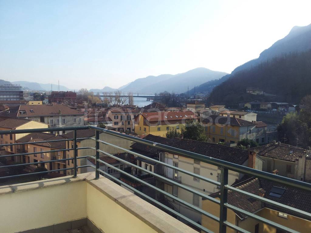 appartamento in affitto a Lecco in zona Pescarenico