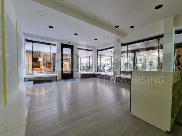 negozio in affitto a Lecco in zona Lecco Centro