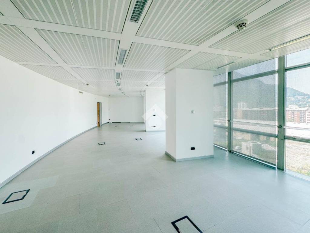 ufficio in affitto a Lecco in zona Acquate