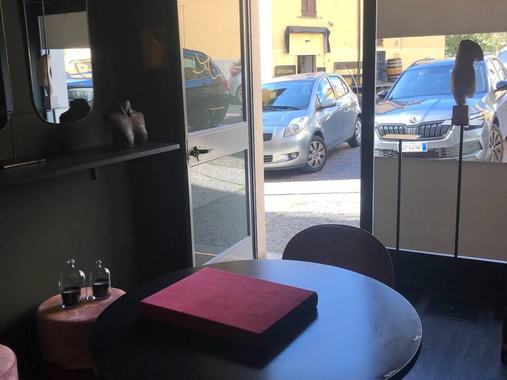 negozio in affitto a Lecco in zona Laorca