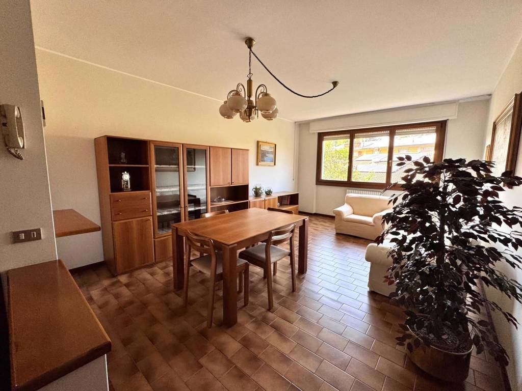 appartamento in affitto a Lecco in zona Laorca