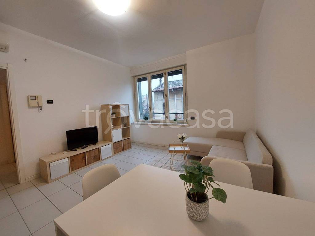 appartamento in affitto a Lecco in zona Pescarenico