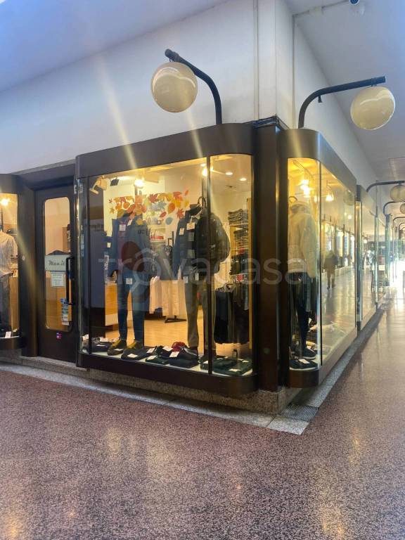 negozio in affitto a Lecco in zona Lecco Centro