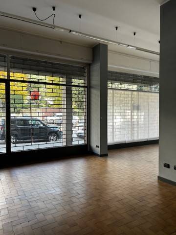 negozio in affitto a Lecco in zona San Giovanni