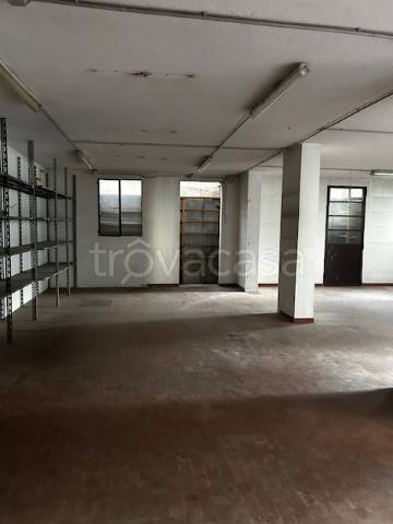 locale commerciale in affitto a Lecco in zona San Giovanni