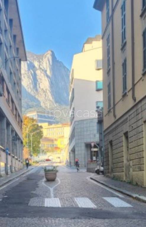 negozio in affitto a Lecco in zona Lecco Centro