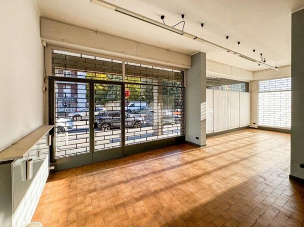 negozio in affitto a Lecco in zona San Giovanni