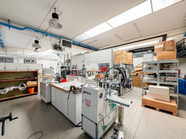 locale commerciale in affitto a Lecco in zona Belledo