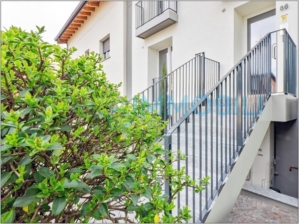 negozio in affitto a Lecco in zona Pescarenico