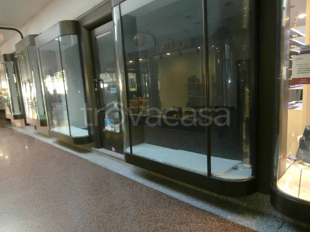 negozio in affitto a Lecco in zona Lecco Centro