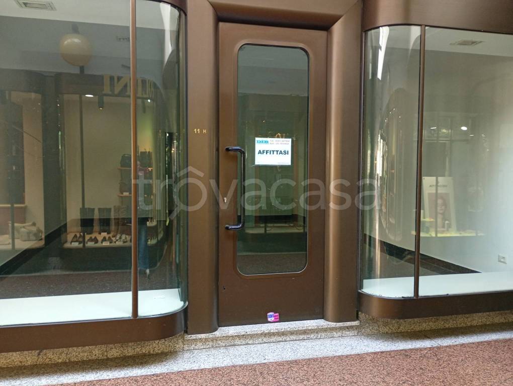 negozio in affitto a Lecco in zona Lecco Centro