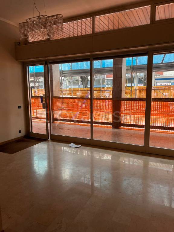 negozio in affitto a Lecco in zona Viale Turati