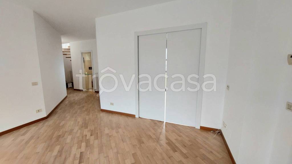 appartamento in affitto a Lecco in zona Pescarenico