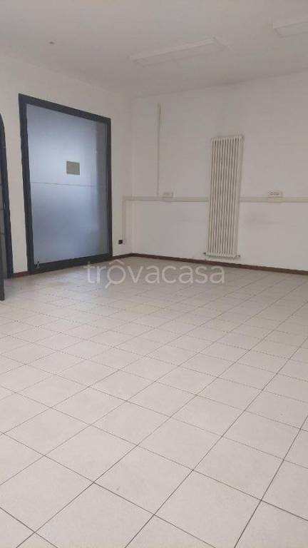 negozio in affitto a Lecco in zona Lecco Centro