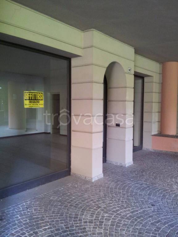 negozio in affitto a Lecco in zona Lecco Centro