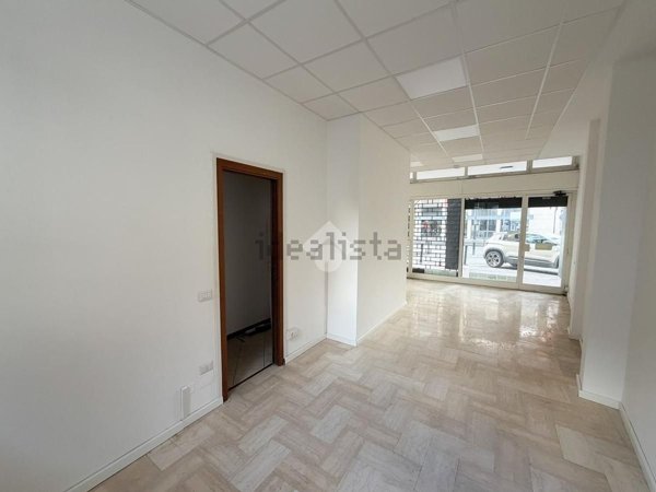 negozio in affitto a Lecco in zona Viale Turati
