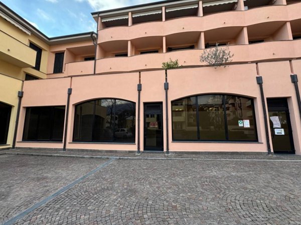 negozio in affitto a Lecco in zona Castello