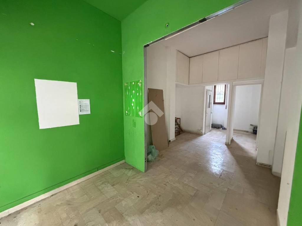 negozio in affitto a Lecco in zona Olate