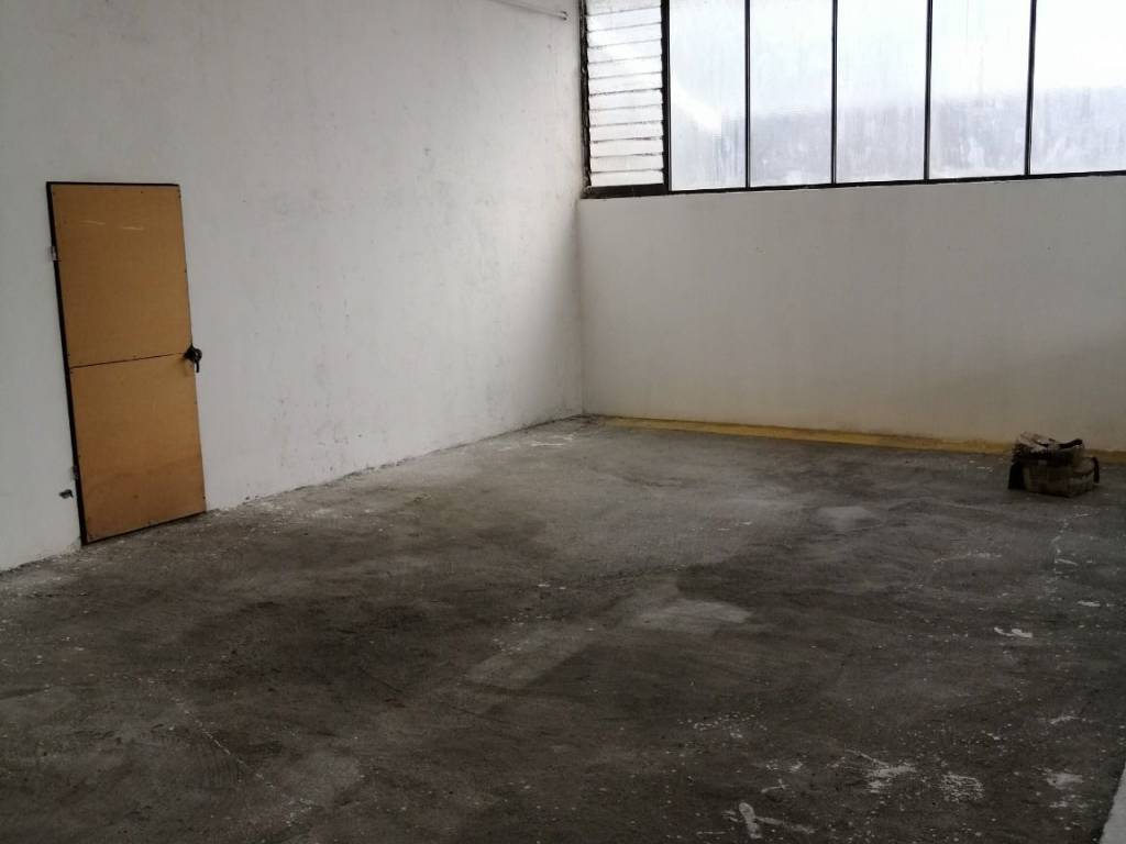 negozio in affitto a Lecco in zona Belledo