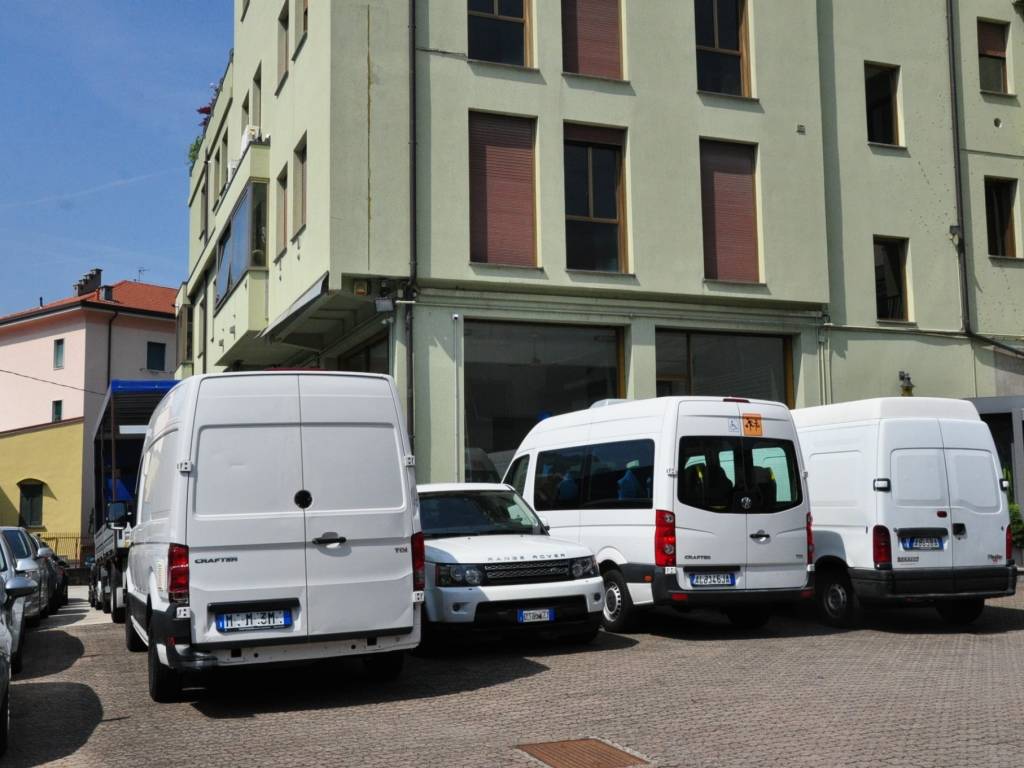 negozio in affitto a Lecco in zona Acquate