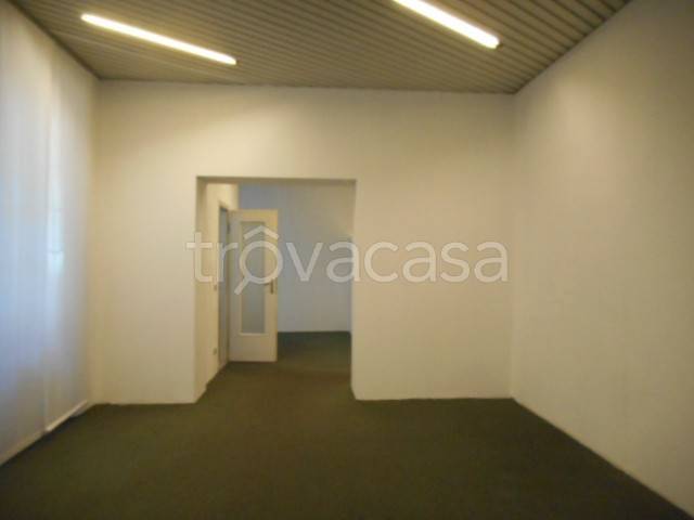 negozio in affitto a Lecco in zona Lecco Centro