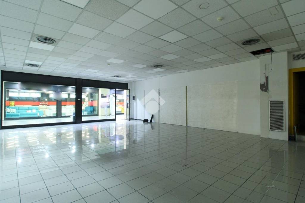 ufficio in affitto a Lecco in zona Maggianico