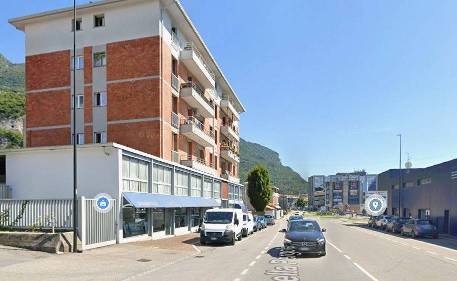 negozio in affitto a Lecco in zona Via della Pergola
