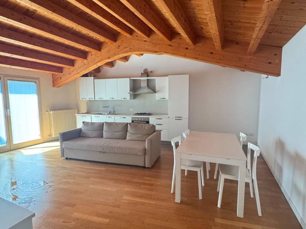 appartamento in affitto a Lecco in zona Pescarenico