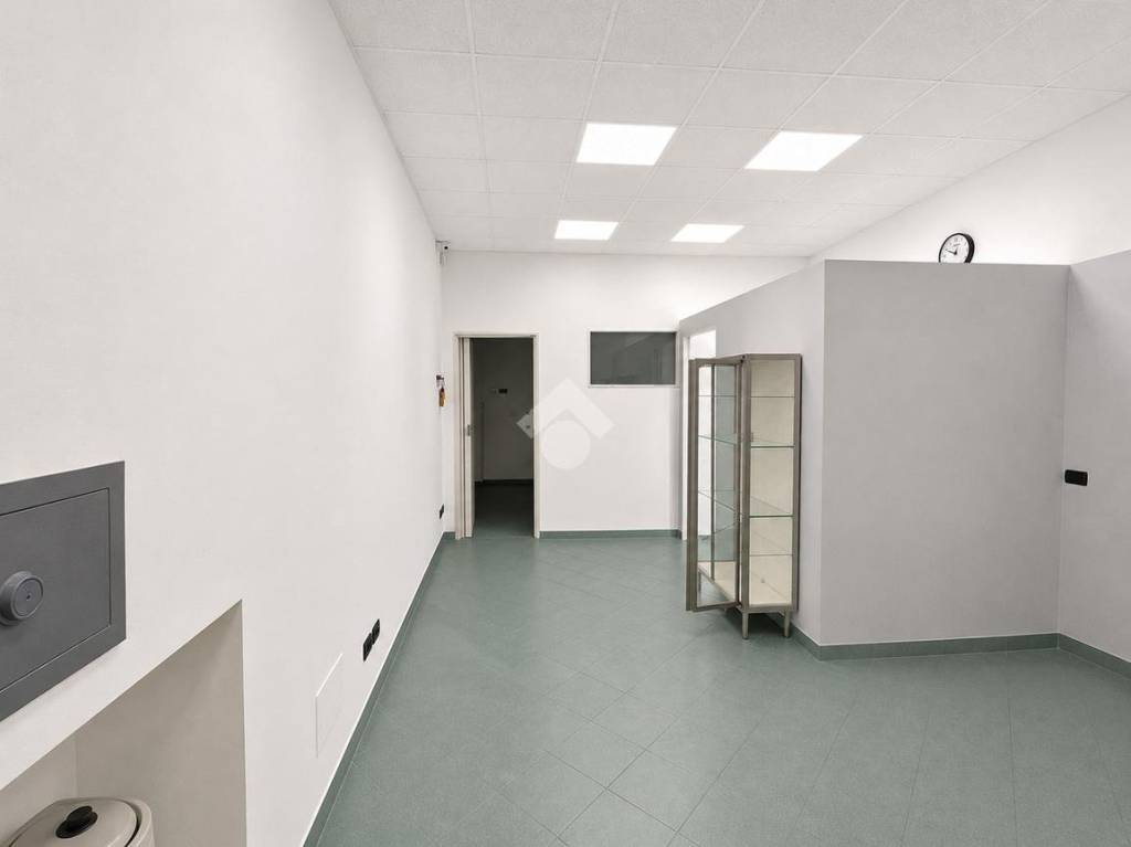 negozio in affitto a Lecco in zona Maggianico