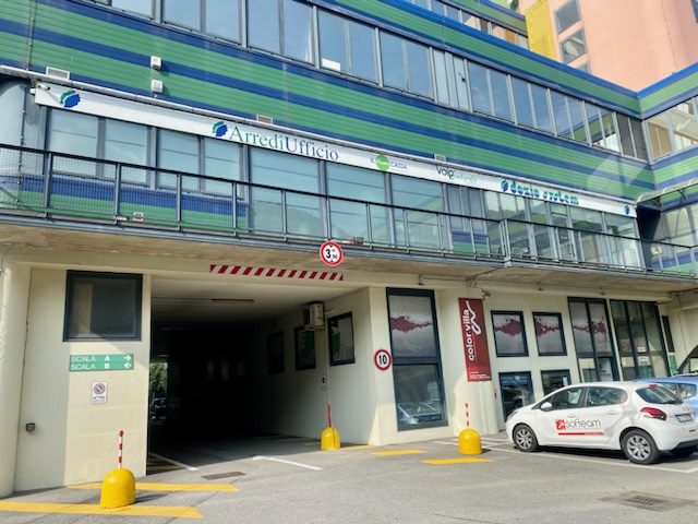 ufficio in affitto a Lecco in zona Maggianico