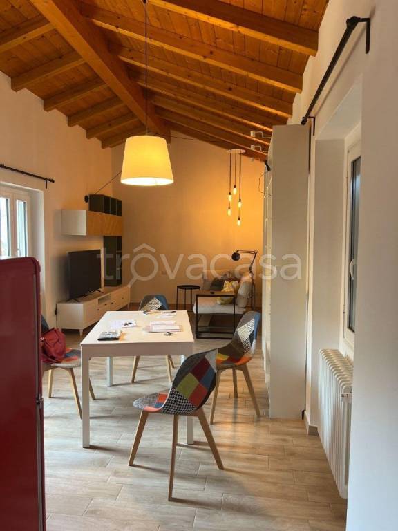 appartamento in affitto a Lecco in zona Laorca