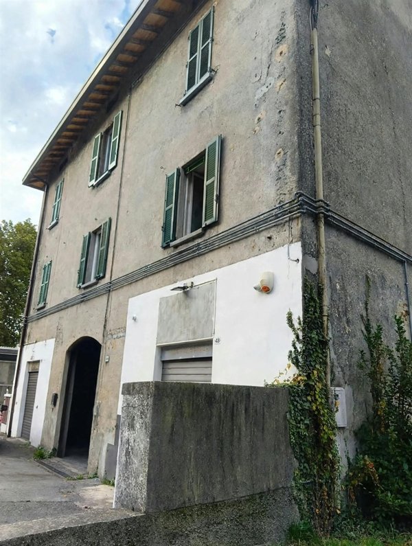 locale commerciale in affitto a Lecco in zona Chiuso