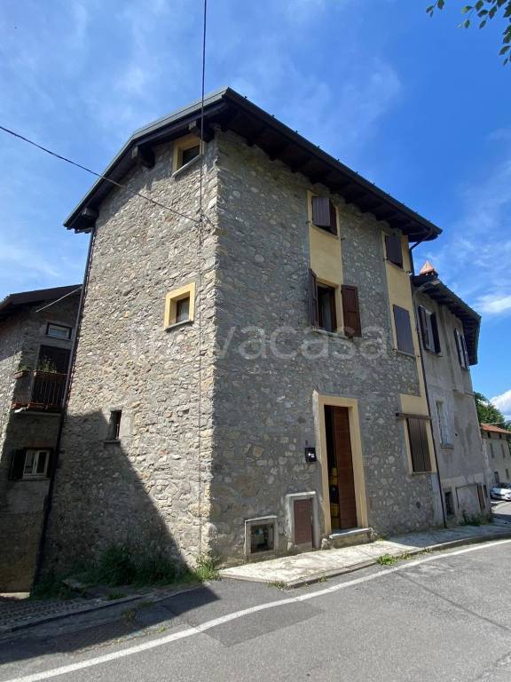 trivano in affitto a Lierna in zona Sornico