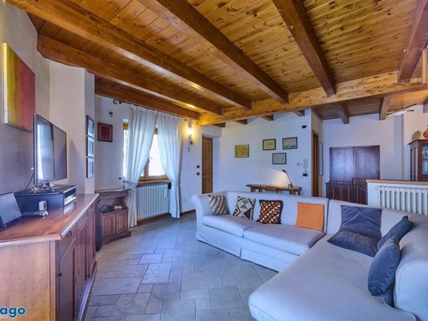 casa indipendente in affitto a Lierna in zona Sornico