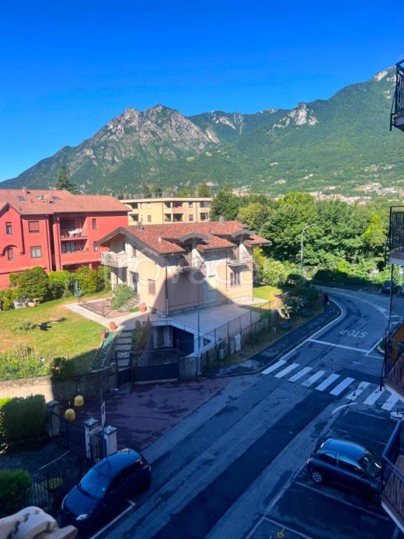 appartamento in affitto a Malgrate in zona Centro