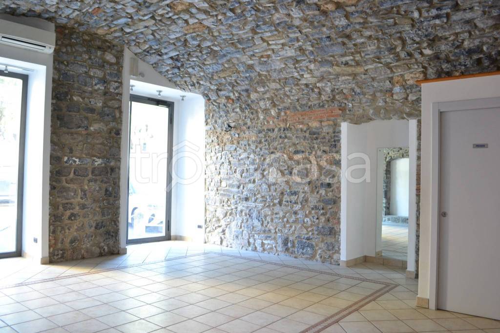 ufficio in affitto a Mandello del Lario