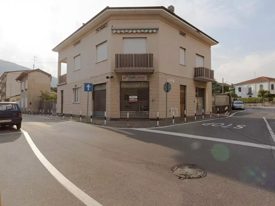 negozio in affitto a Mandello del Lario