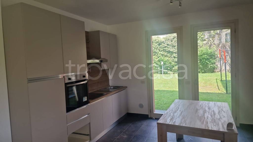 appartamento in affitto a Mandello del Lario