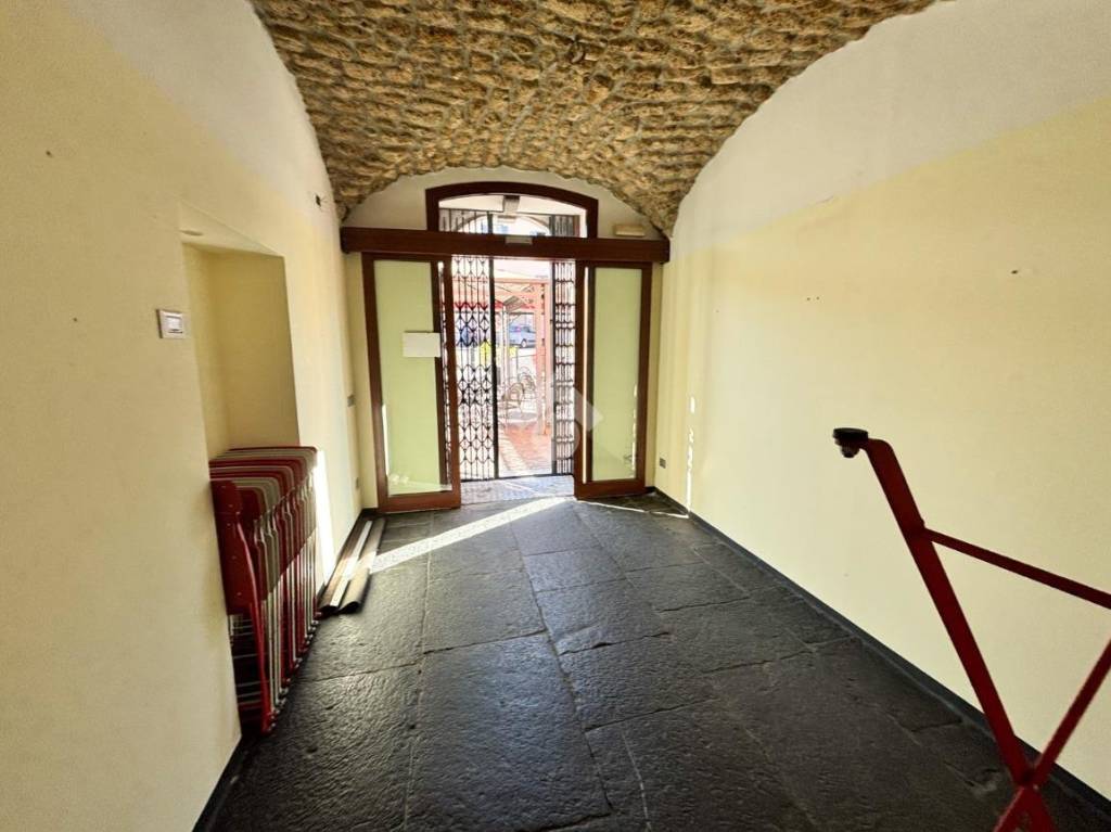 negozio in affitto a Mandello del Lario