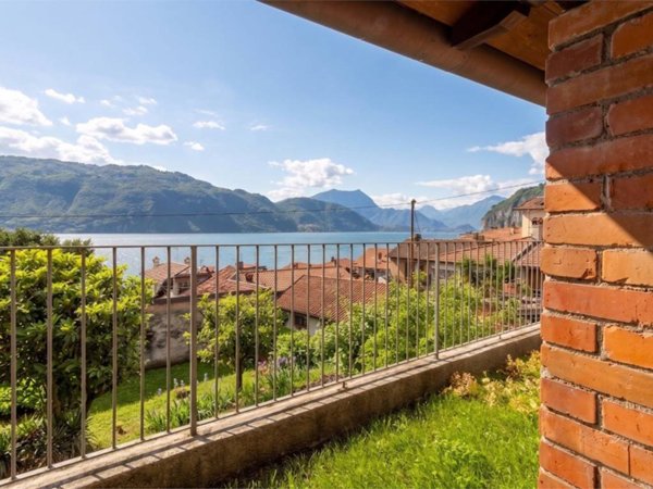 casa indipendente in affitto a Mandello del Lario in zona Olcio