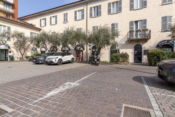 locale commerciale in affitto a Mandello del Lario