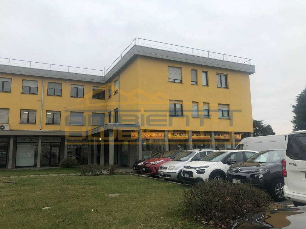 ufficio in affitto a Merate in zona Brugarolo